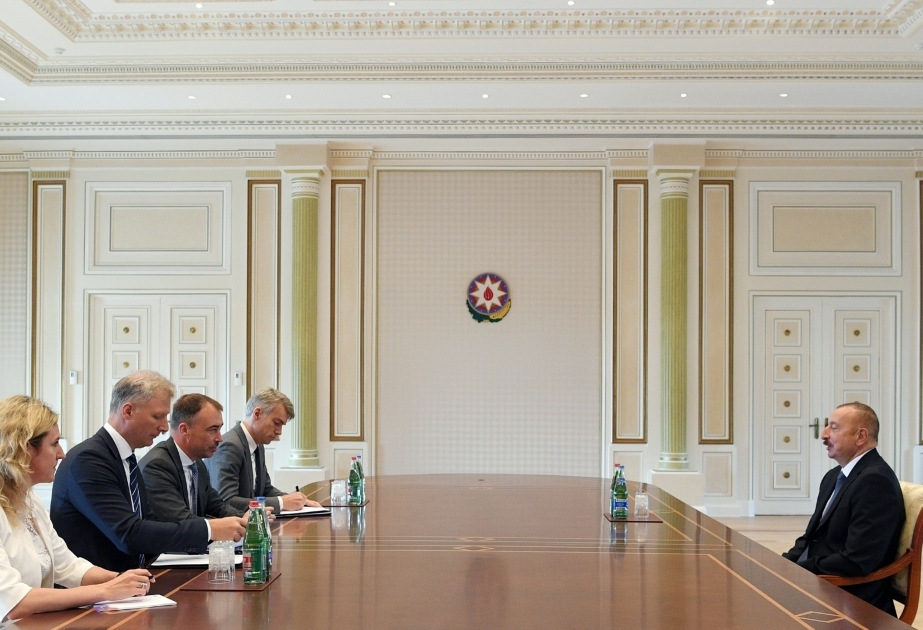 Le président Ilham Aliyev a reçu une délégation menée par le représentant spécial de l’UE pour le Caucase du Sud VIDEO