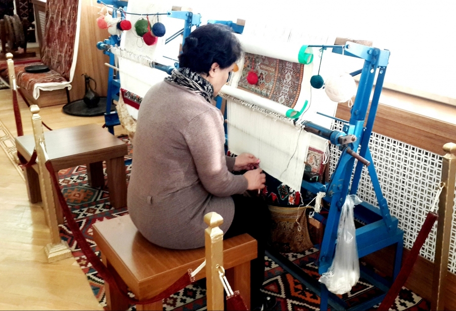 Yüksək keyfiyyəti, gözəlliyi ilə seçilən Naxçıvan xalçaları FOTO