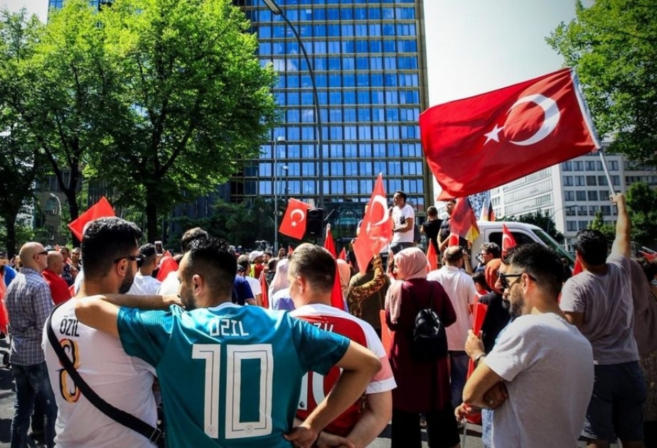 В Германии прошел митинг в поддержку Озила