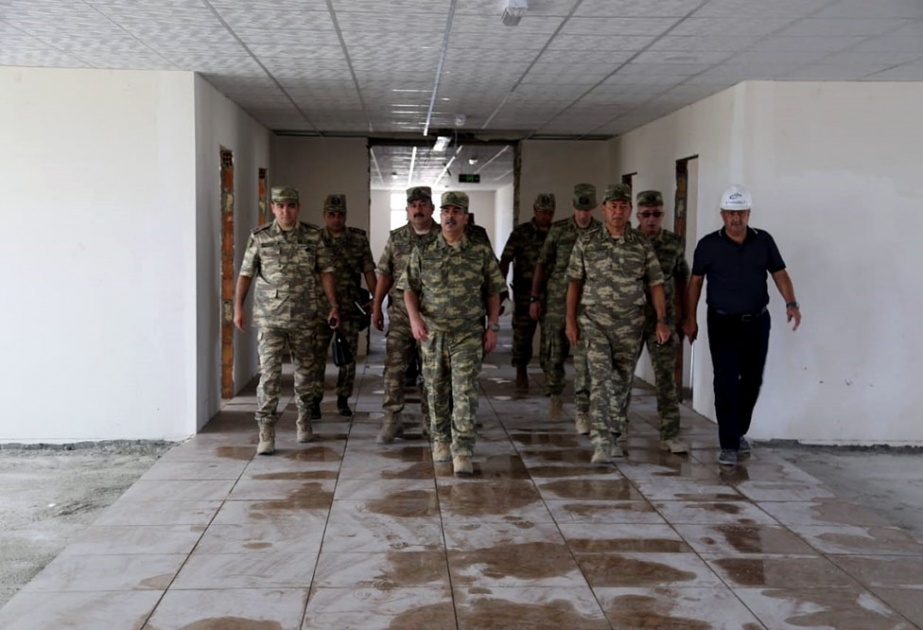Müdafiə naziri cəbhəboyu zonadakı hərbi hissələrdə olub