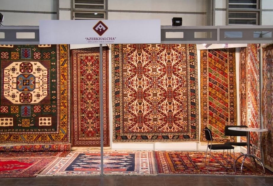 Aserbaidschanische Teppiche bei Auktionen