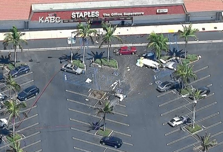 Kalifornien: Fünf Tote bei Flugzeugabsturz auf Parkplatz