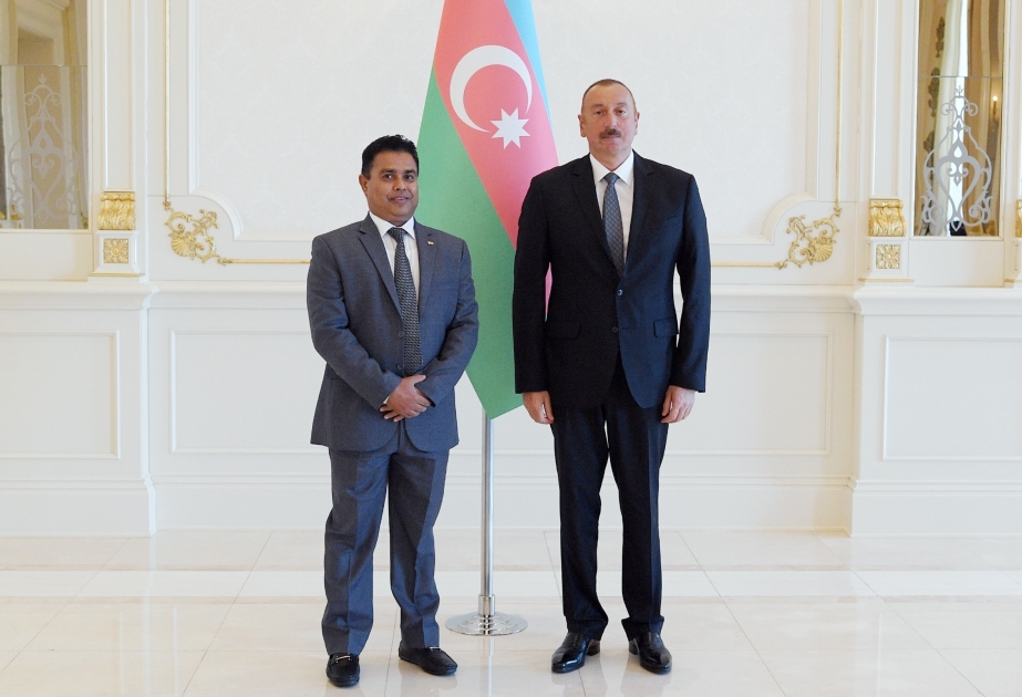 Prezident İlham Əliyev Şri-Lankanın Azərbaycanda yeni təyin olunmuş səfirinin etimadnaməsini qəbul edib YENİLƏNİB VİDEO