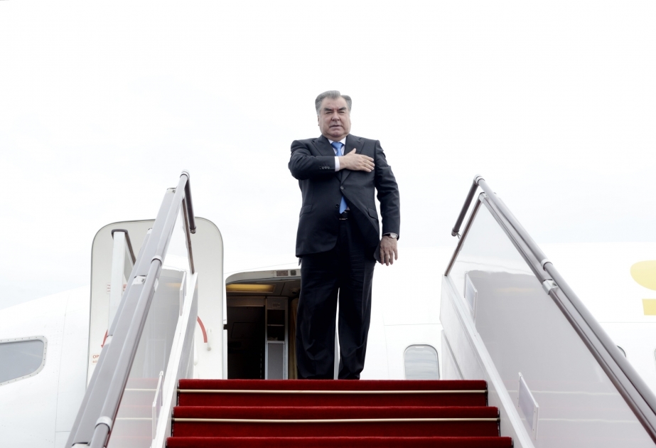 Präsident Emomali Rahmon beendet seinen Staatsbesuch in Aserbaidschan