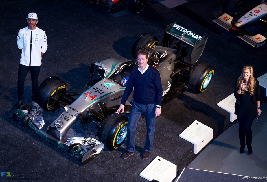 Lewis Hamilton lässt seine Wagen lieber im Mercedes-Benz-Museum parken