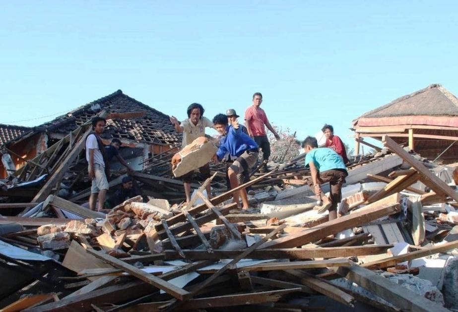Death toll from Indonesia quake tops 380
