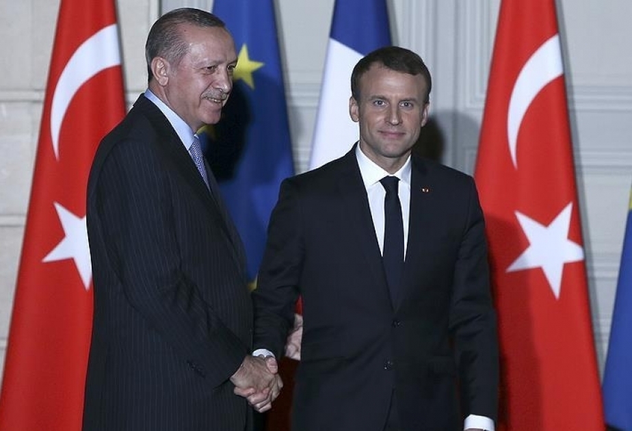 Conversation par téléphone entre les présidents turc Erdogan et français Macron
