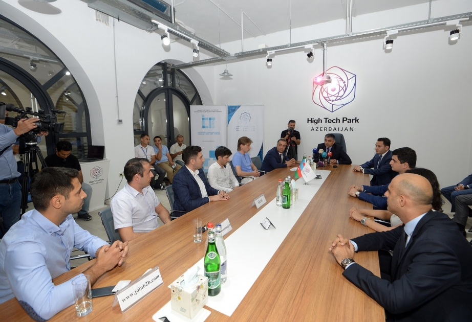 Startapçılara qrantlar təqdim olunub