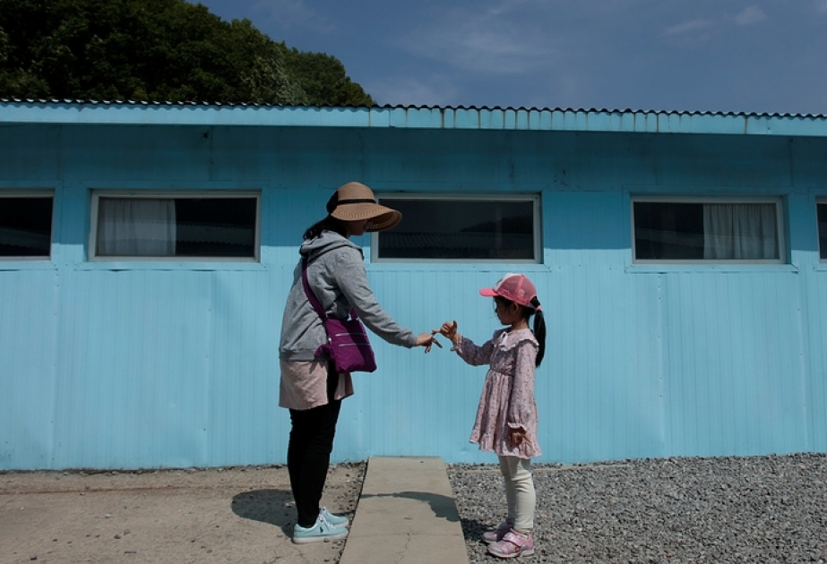 Cənubi Koreya-KXDR: bölünmüş ailələrin görüşü başlayıb