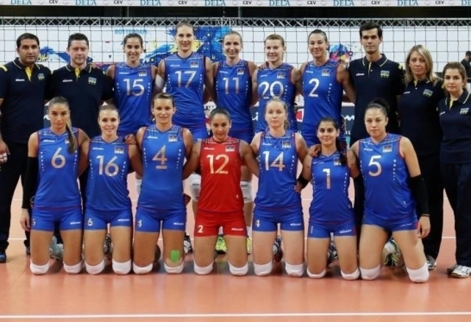 Aserbaidschanische Volleyballnationalmannschaft der Frauen tirfft auf italienische Mannschaft