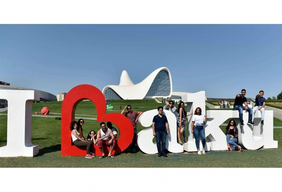 Un groupe de jeunes marocains en visite en Azerbaïdjan