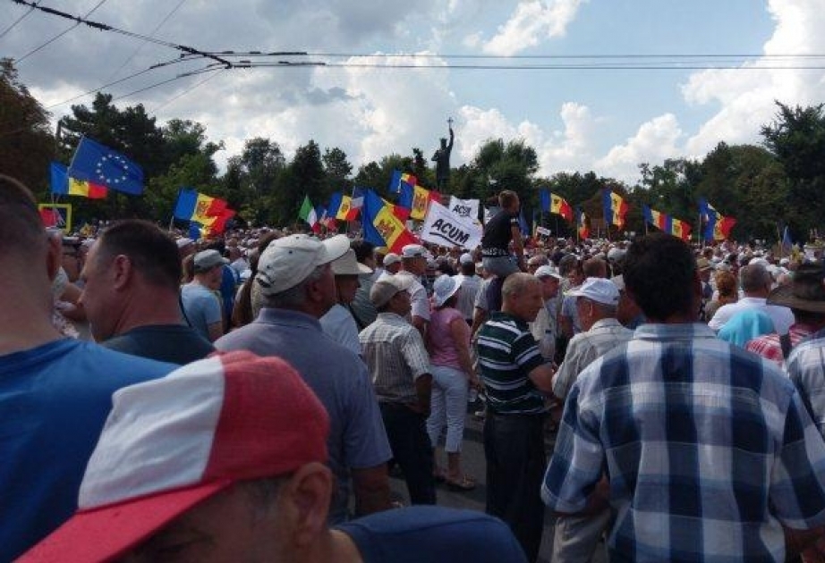 Kişineuda minlərlə insan mitinq keçirib
