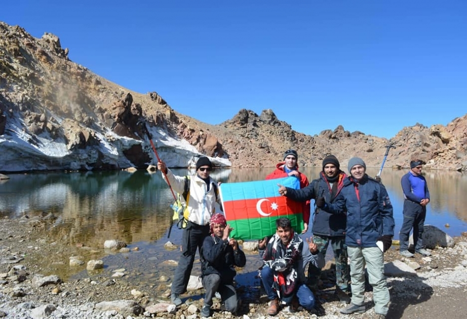 Azərbaycanlı alpinistlər Savalan dağının ən yüksək zirvəsində