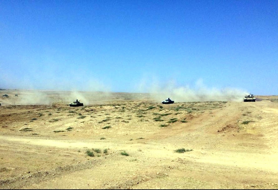 Tank bölmələrinin intensiv döyüş hazırlığı məşğələləri keçirilir