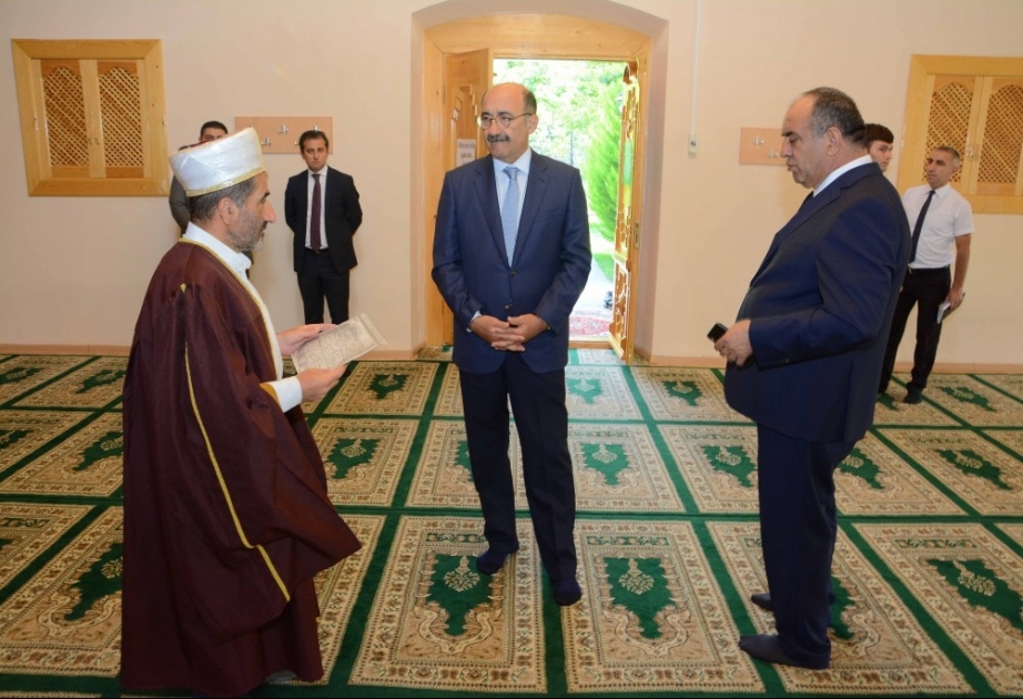 Əbülfəs Qarayev Qax və Zaqatalada mədəniyyət müəssisələrinin və tarixi tikililərin vəziyyəti ilə tanış olub