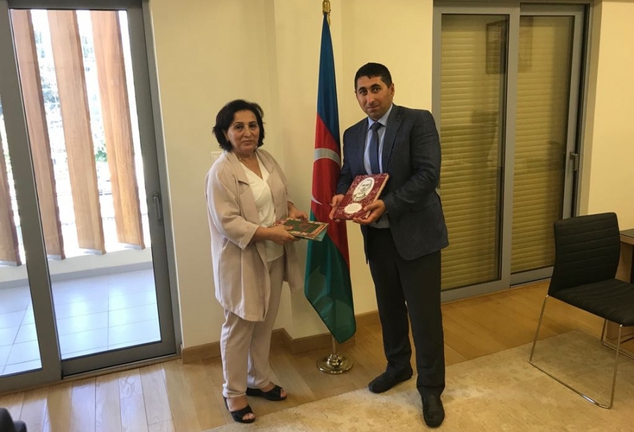 Azərbaycanın Yunanıstandakı səfirliyinə tariximiz, mədəniyyətimiz barədə uşaq kitabları hədiyyə edilib
