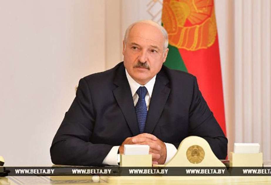 Aleksandr Lukaşenko əyyaşlıq edən dövlət məmurlarını vəzifələrindən kənarlaşdırıb