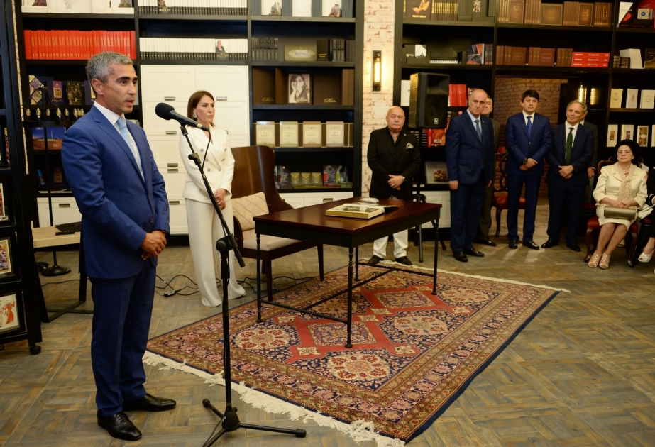 Präsentation im Bakuer Buchzentrum für Gelehrten und Persönlichkeiten des öffentlichen Lebens