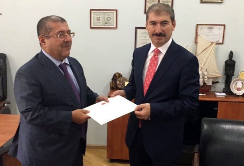 Türkiyənin Gəncəyə təyin edilmiş yeni baş konsulu patent sənədini Xarici İşlər Nazirliyinə təqdim edib