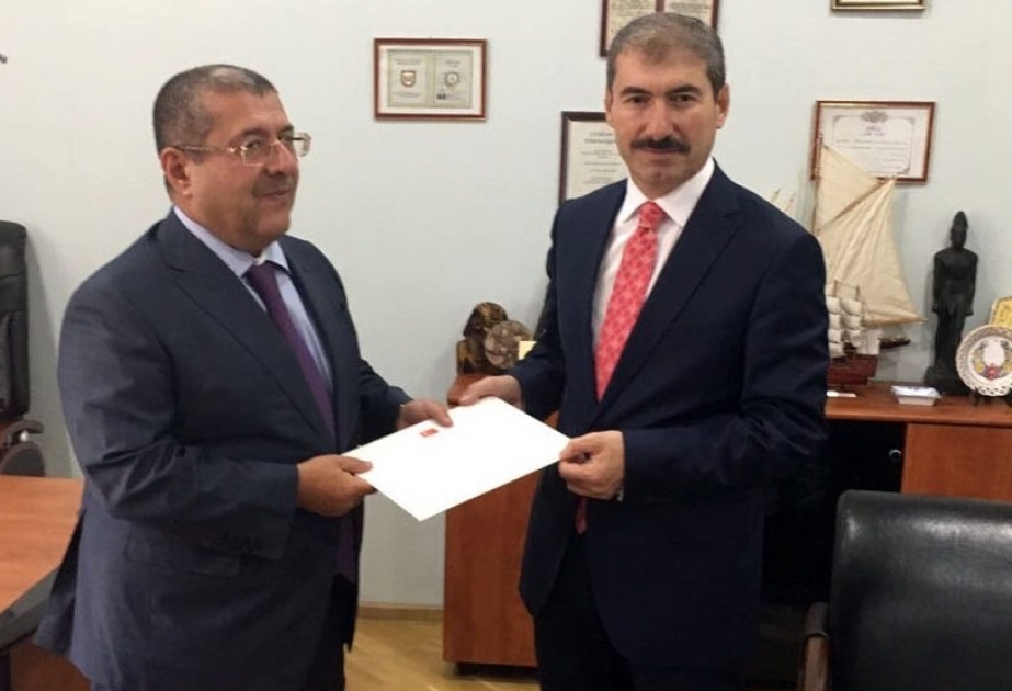 Turkey`s new Consul General in Ganja presents his patent credentials to MFA