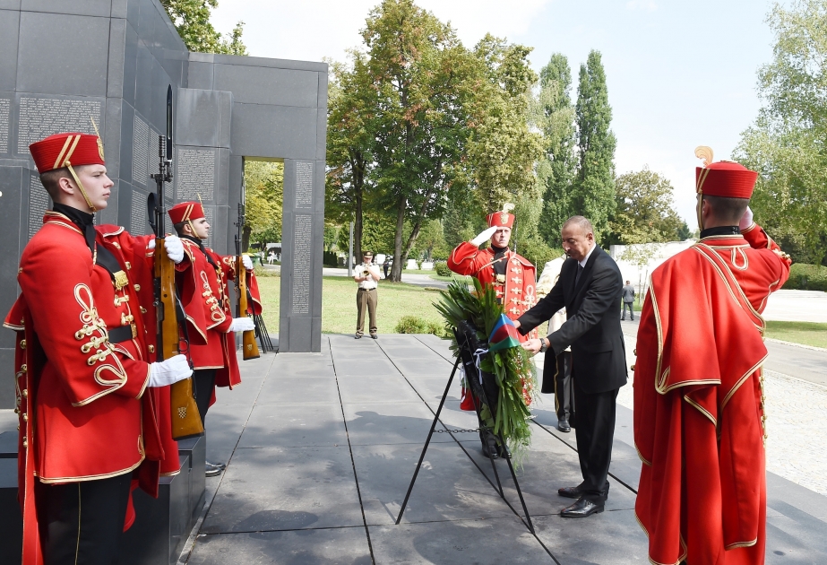 Президент Ильхам Алиев посетил в Загребе монумент "Голос хорватских жертв - Стена боли" ВИДЕО