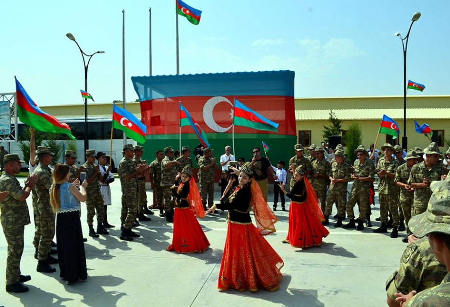 Xalq orduya güvənir, ordu xalqa arxalanır