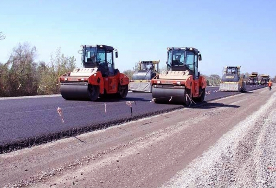 Staatspräsident Ilham Aliyev stellt für Autostraßenbau in Hadschigabul 3,8 Millionen Manat bereit