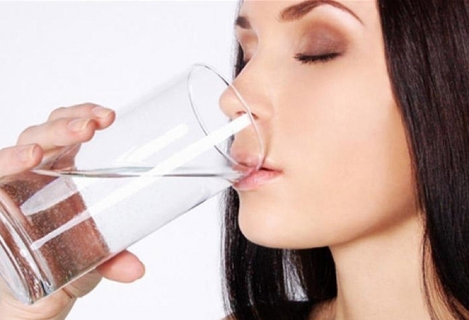 Пять причин пить утром стакан воды натощак