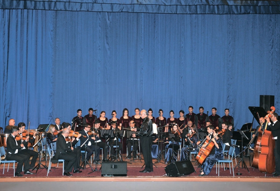 Naxçıvan Dövlət Filarmoniyasının Kamera Orkestri Milli Musiqi Gününə həsr olunmuş konsertlə çıxış edib