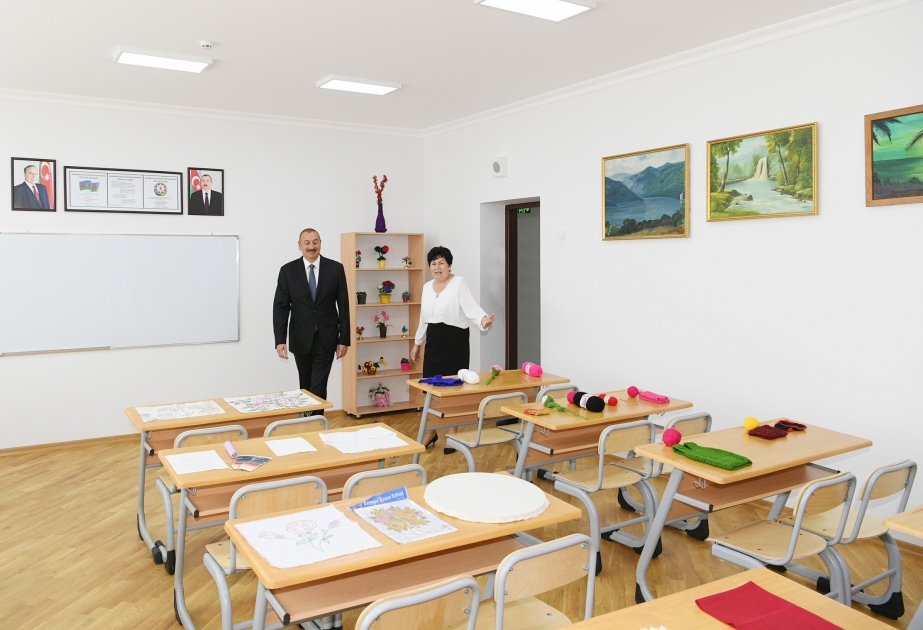 阿塞拜疆总统出席马什塔加镇萨瓦兰居住区第28中学揭牌仪式