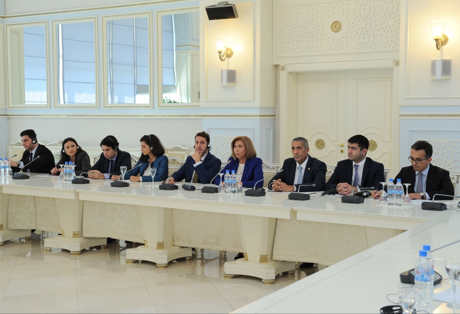 Milli Məclisdə “Siyasi plüralizm və parlament təcrübəsi” mövzusunda “dəyirmi masa” keçirilib