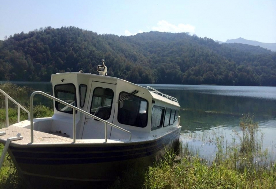 خدمة جديدة للسياح في بحيرة جويجول: الرحلة بالقارب الكهربائي