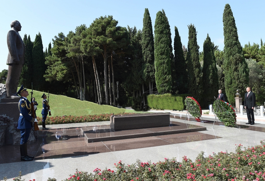 Les présidents azerbaïdjanais et turc se recueillent devant la tombe d’Heydar Aliyev VIDEO
