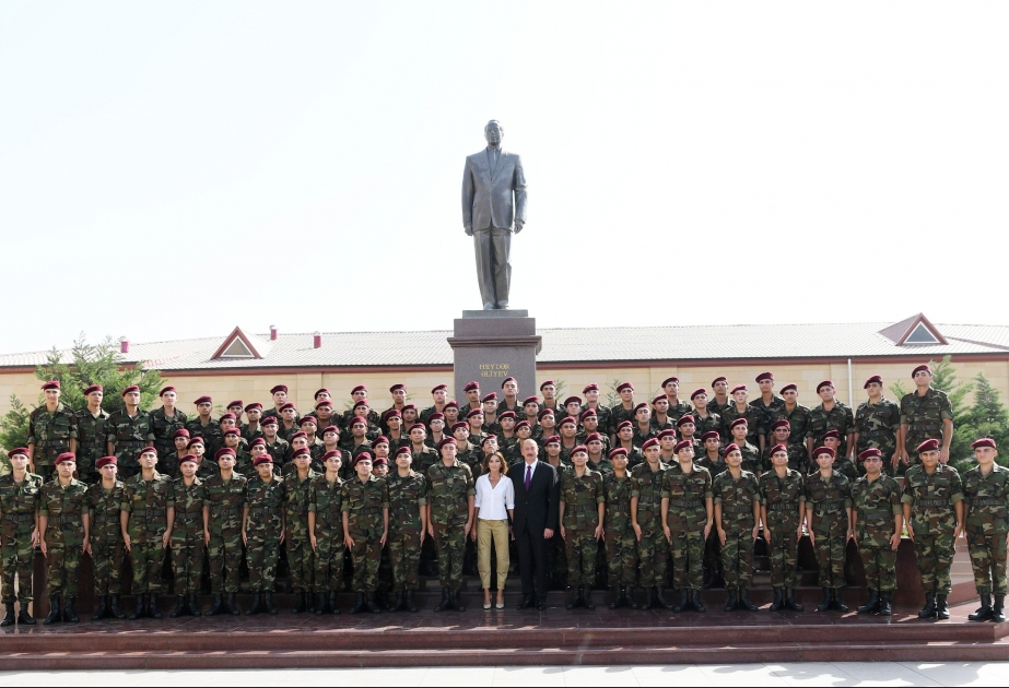 Eideszeremonie junger Soldaten des Staatssicherheitsdienstes Präsident, Oberbefehlshaber der Streitkräfte Aserbaidschans Ilham Aliyev nimmt an der Zeremonie teil VIDEO