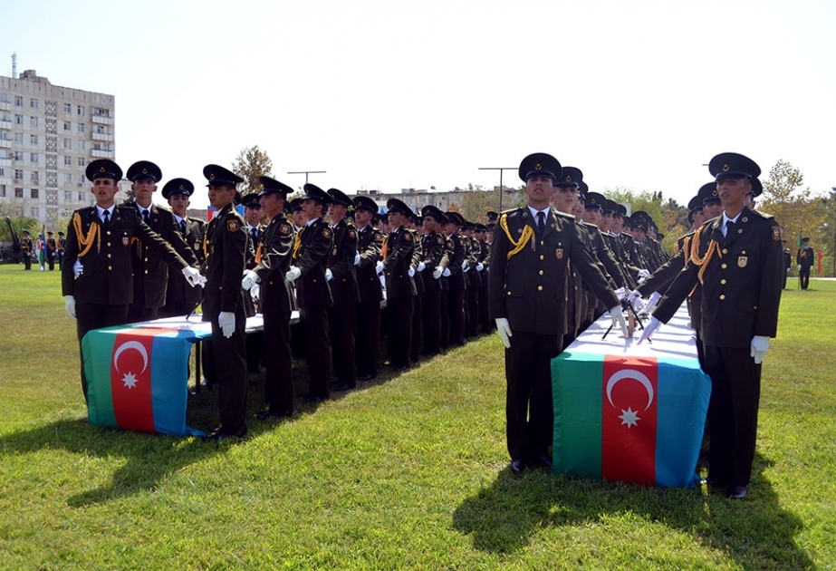 Müdafiə Nazirliyinin xüsusi təyinatlı təhsil müəssisələrində andiçmə mərasimləri keçirilib