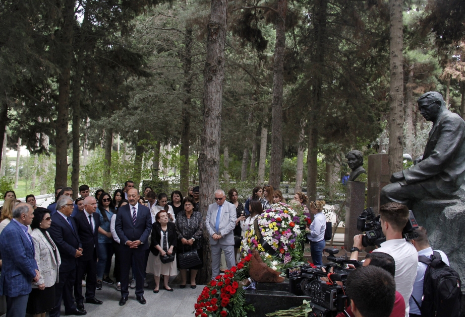 Dahi bəstəkar Üzeyir Hacıbəylinin xatirəsi anılıb