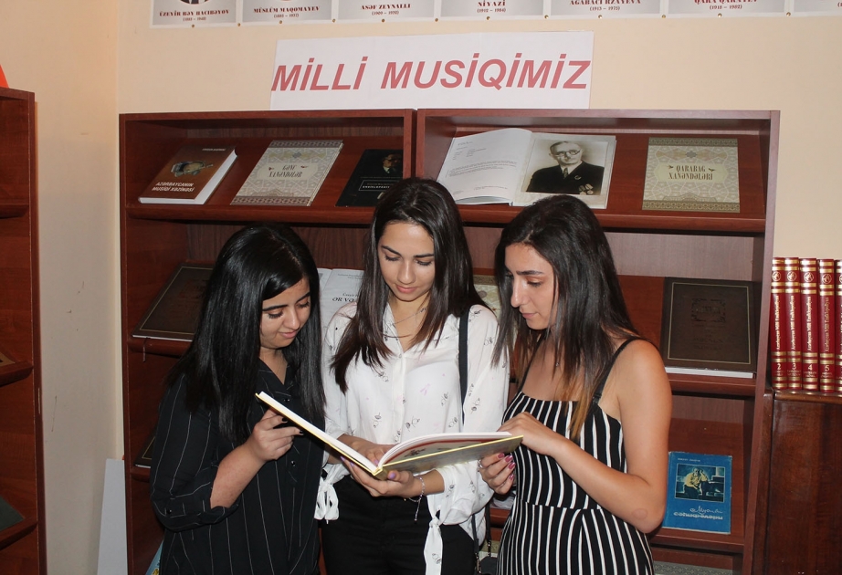 Gənclər Kitabxanasında Milli Musiqi Gününə həsr olunmuş kitab sərgisi açılıb