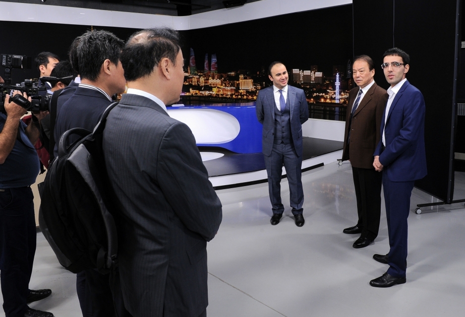 新华社代表团访问里海电视台