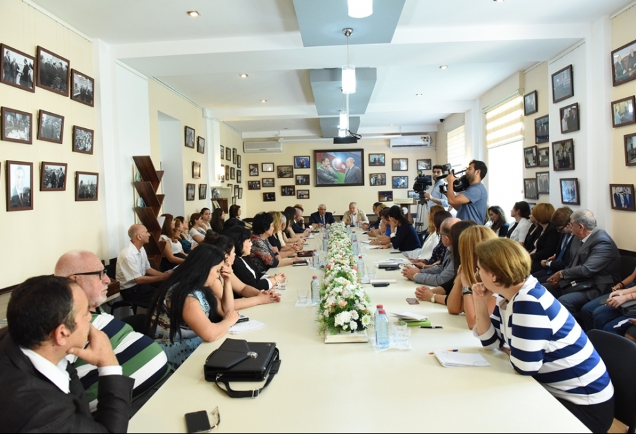 Azərbaycan Dillər Universitetində məşhur rus yazıçısı Yuri Polyakovla görüş olub