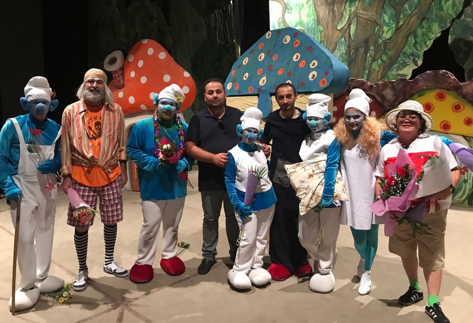 Gənc Tamaşaçılar Teatrı yeni mövsümü “Leyli və Məcnun” və “Şirinlər” tamaşaları ilə açıb