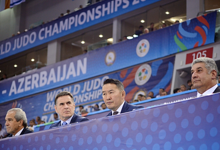 Le président mongol Khaltmaagiyn Battulga a suivi les championnats du monde de judo à Bakou