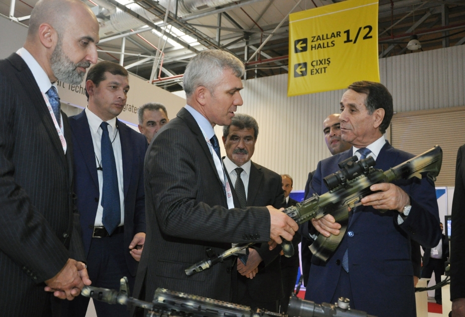 Premierminister besucht Aserbaidschanische Internationale Verteidigungsausstellung "ADEX 2018"