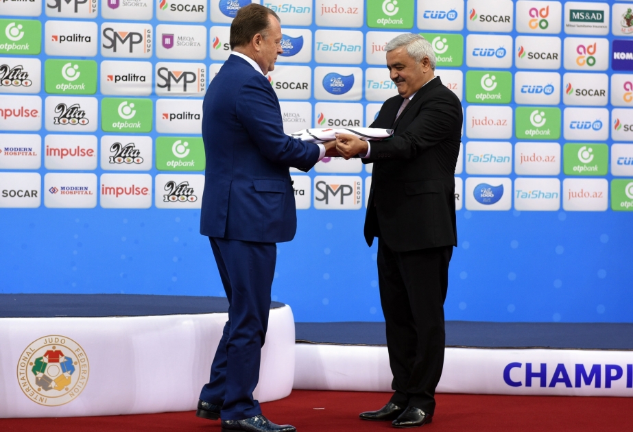 Cüdo üzrə dünya çempionatının bayrağı Yaponiya nümayəndəsinə təqdim olunub