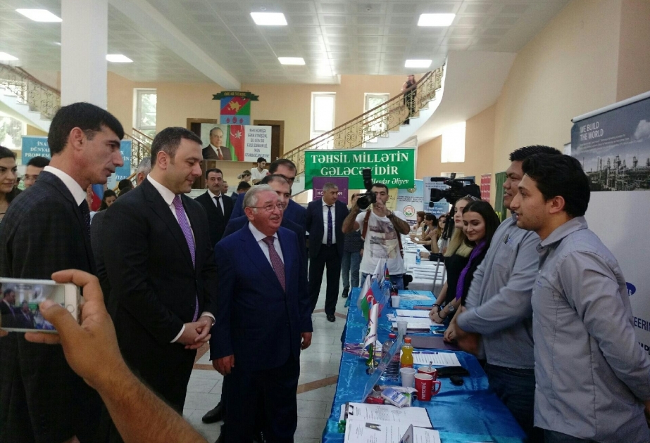 В университете «Одлар Юрду» прошло мероприятие под девизом «Первый шаг в карьере»
