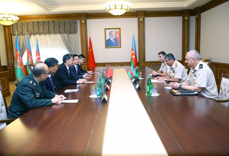 Aserbaidschan und China sprechen über Fragen von gegenseitigem Interesse im militärtechnischen Bereich