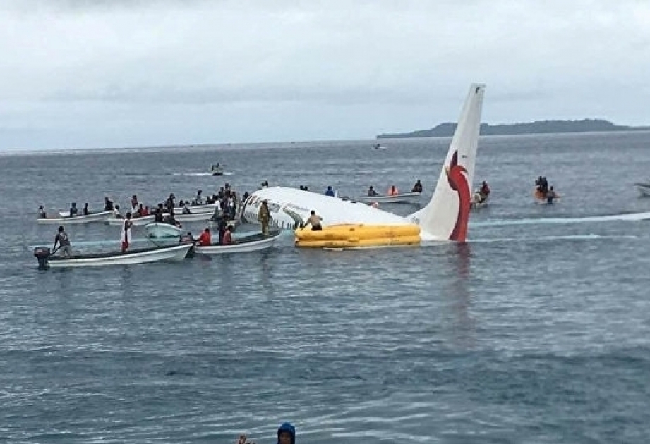 Flugzeug vor Atoll der Karolinen notgelandet