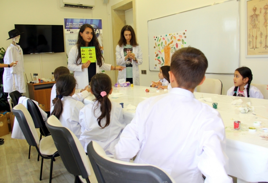 Uşaqlar üçün növbəti ekoloji laboratoriya təlimi ağaclar və fəsillər mövzusuna həsr olunub
