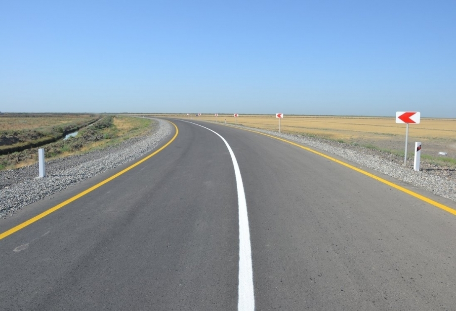 Präsident Ilham Aliyev stellt Geldmittel für Autostraßenbau im Rayon Kurdamir bereit