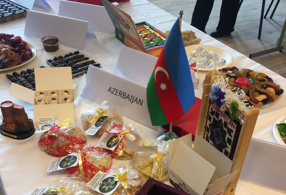 Azərbaycan mətbəxinin nümunələri Latviya Ali Hüquq Məktəbində nümayiş etdirilib