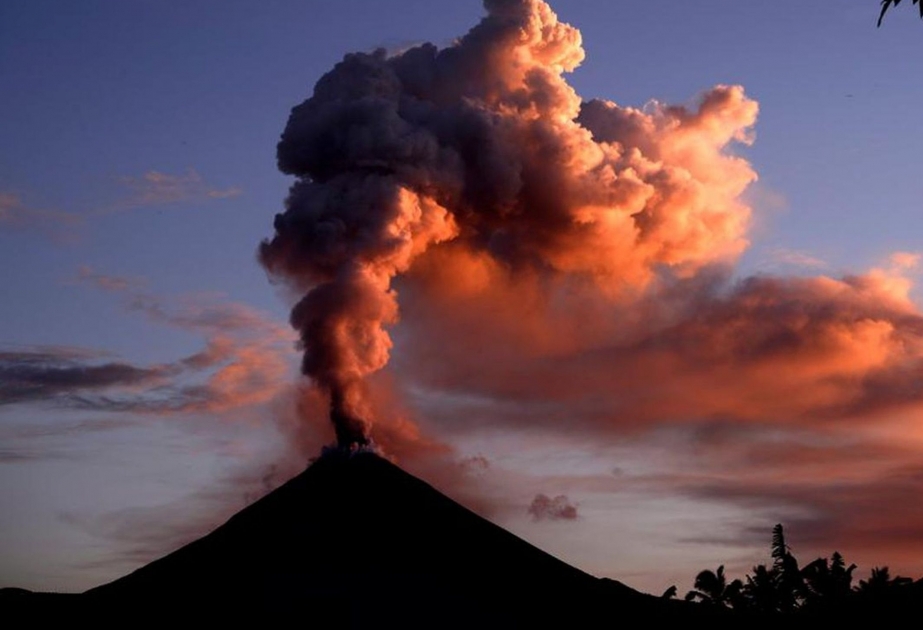 ثوران بركان في جزيرة سولاويسي الإندونيسية